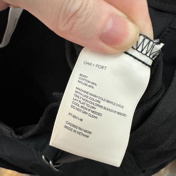 Oak + Fort Pants Womens 2 Black Pleated Tapered Leg Stretch Hem Belted - Picture 8 of 8